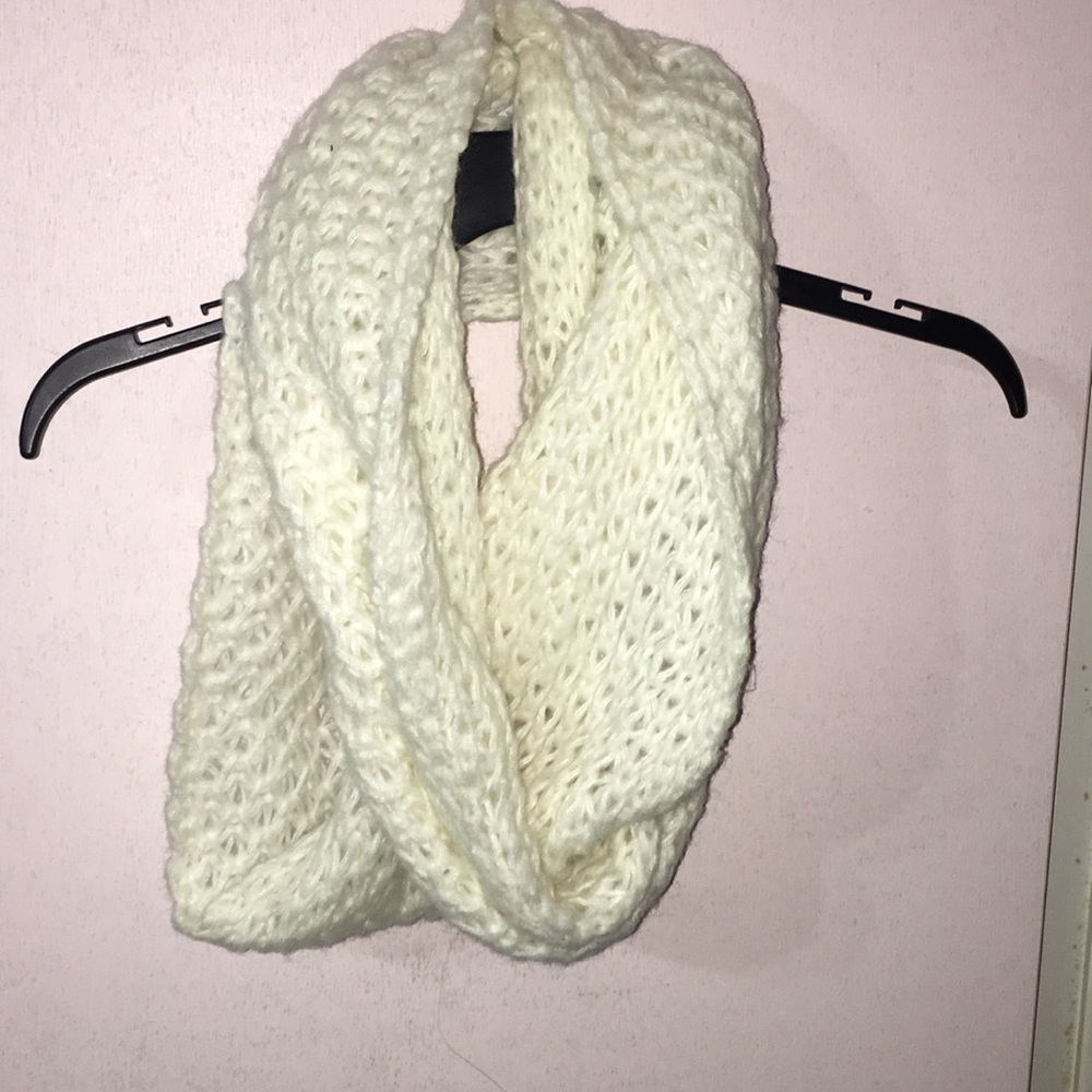 Infinity scarf - Picture 3 of 3